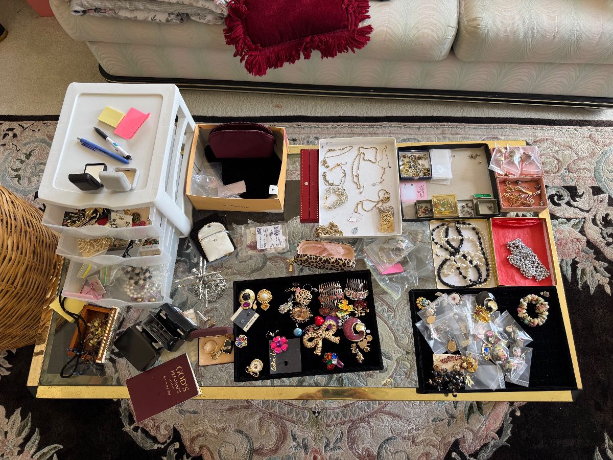 San Clemente Estate Sale by SoCal Home Clear Outs