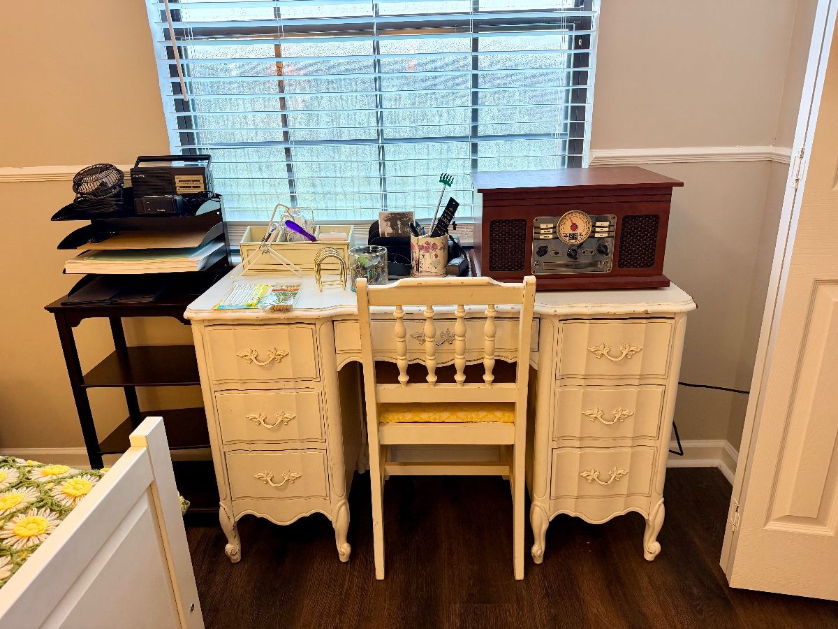 Retro Relics Estate Sale Liquidators