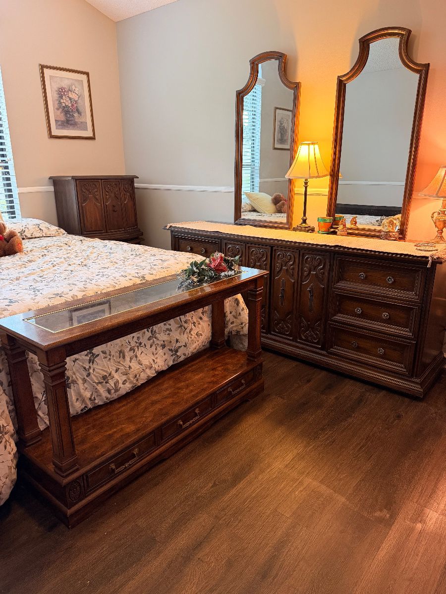 Retro Relics Estate Sale Liquidators