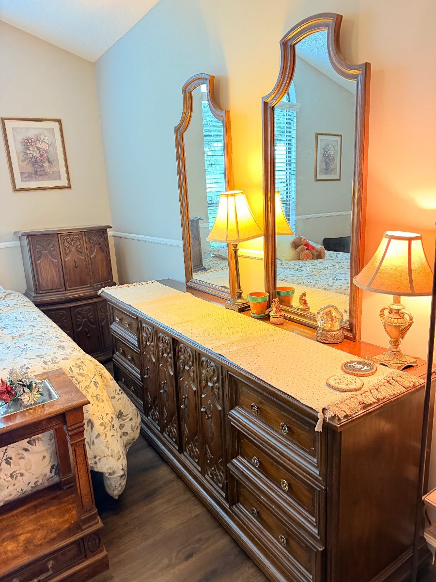 Retro Relics Estate Sale Liquidators