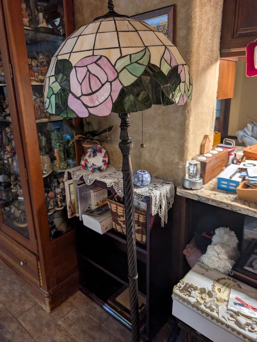 Tiffany Style Stained Glass Rose Floor Lamp