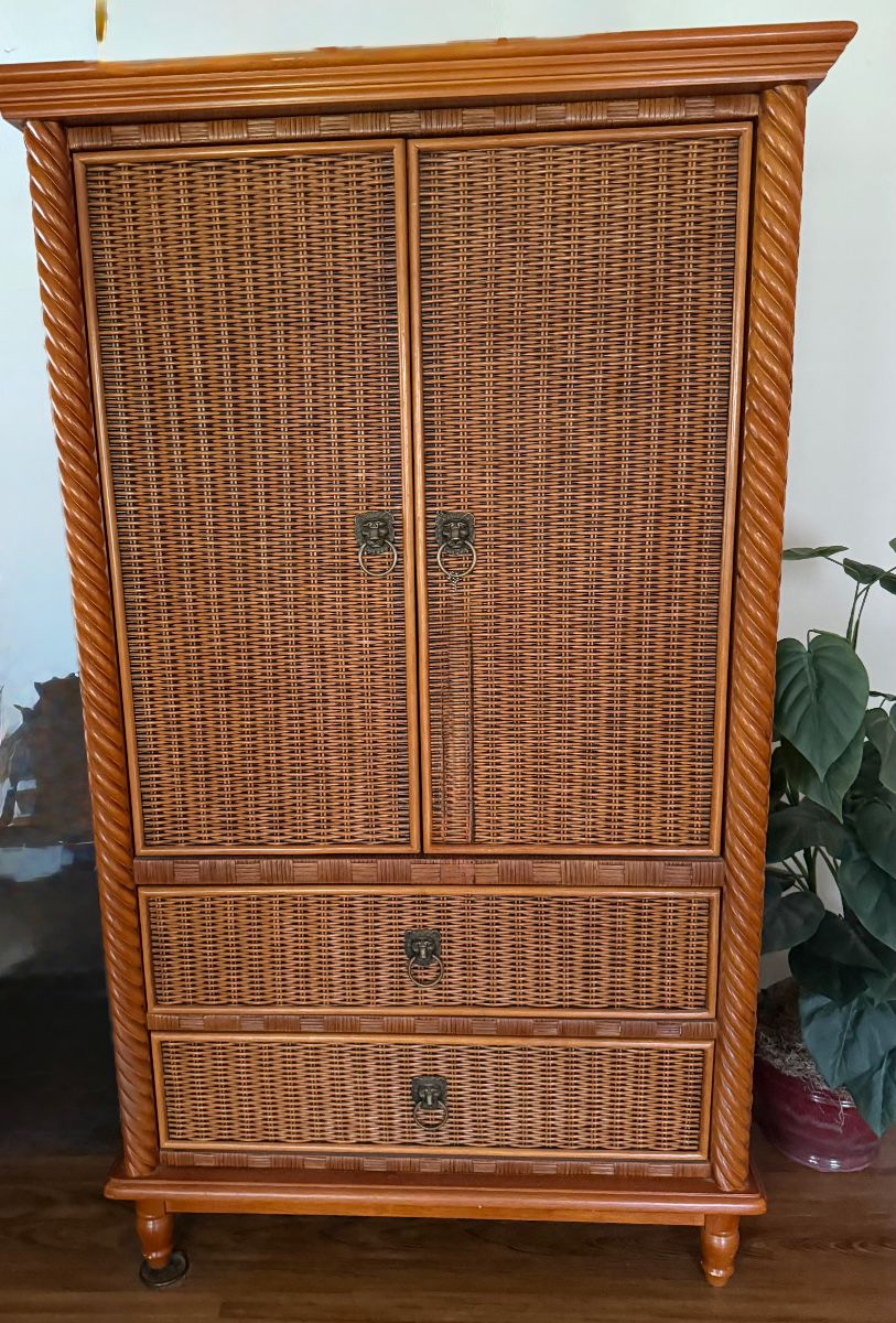 Estate Sale w/ Rustic Decor Village of Bonnybrook