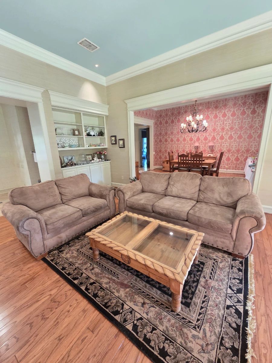 Massive Upscale Moving Sale Located in Corsicana