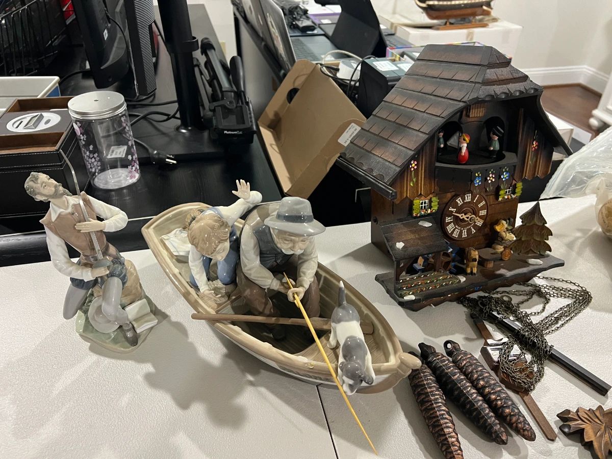 Windermere Bargain Hunters - Collectables, Cloths, Furniture, Home Decor, Garden, Pool Fun & More