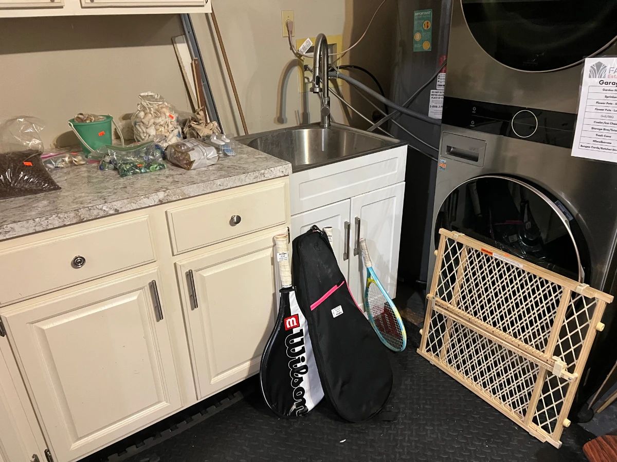 Windermere Bargain Hunters - Collectables, Cloths, Furniture, Home Decor, Garden, Pool Fun & More