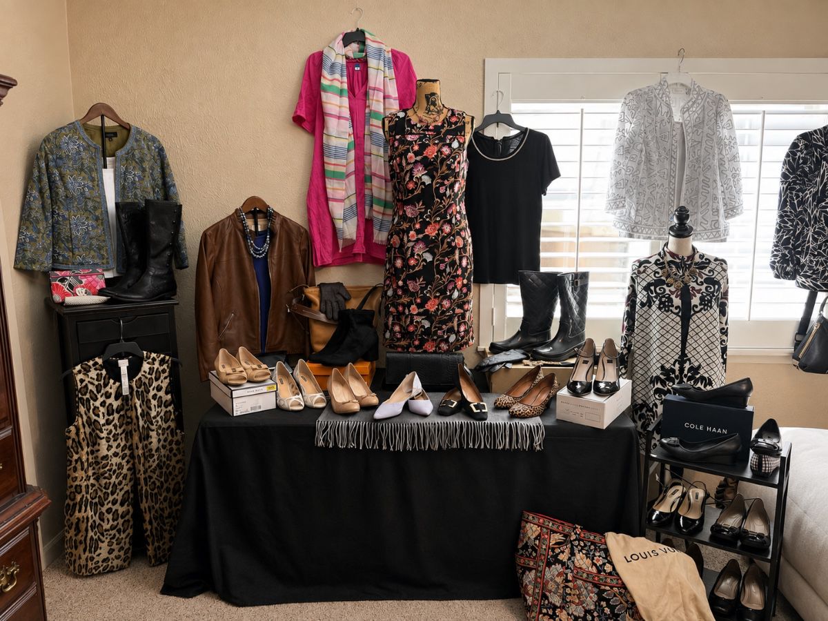 Lori's Estates - Coppell Large Christmas Collection, Fashion, Jewelry, Vintage Kitchen & More!