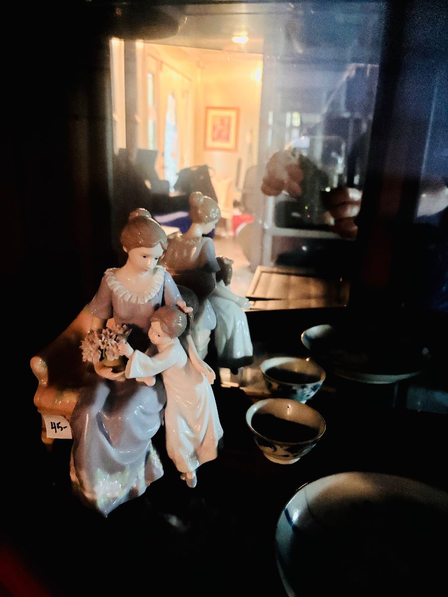 China Cat:Very Full House Off of Ft. Caroline at estate sale in Jacksonville, FL