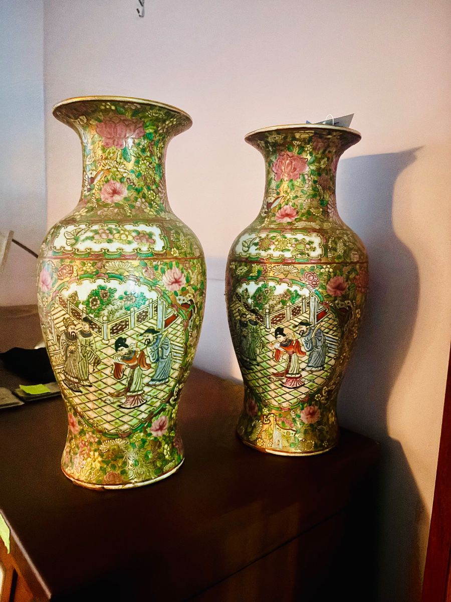 China Cat:Very Full House Off of Ft. Caroline at estate sale in Jacksonville, FL