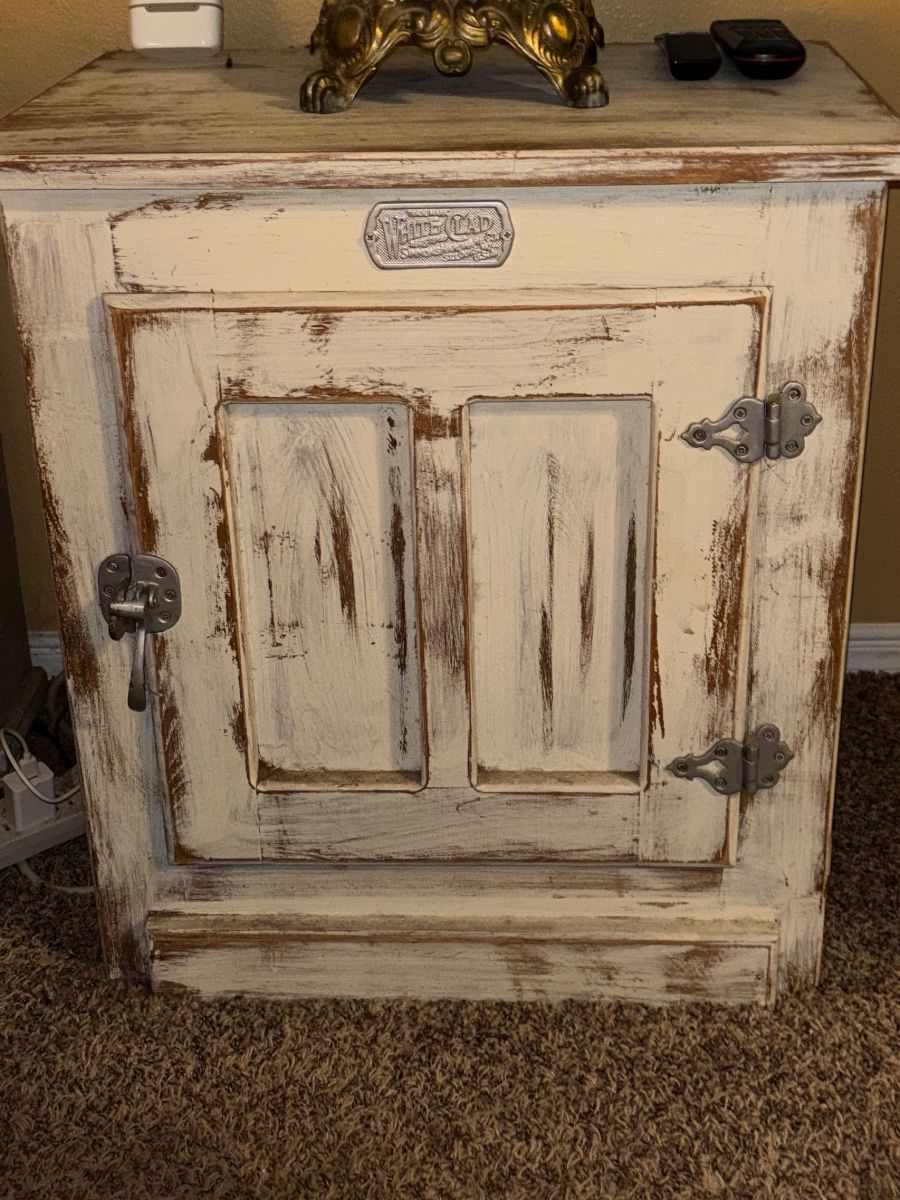 Poppin Sale in Pecan Orchard Estate at estate sale in Emory, TX