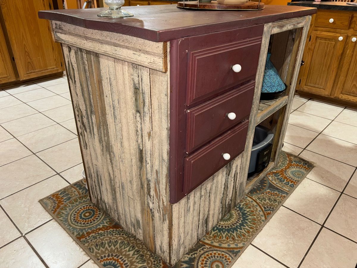 Poppin Sale in Pecan Orchard Estate at estate sale in Emory, TX