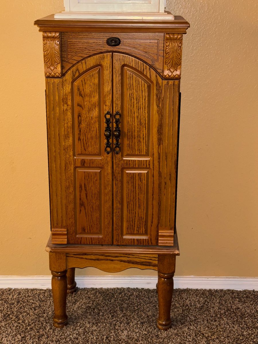 Poppin Sale in Pecan Orchard Estate at estate sale in Emory, TX