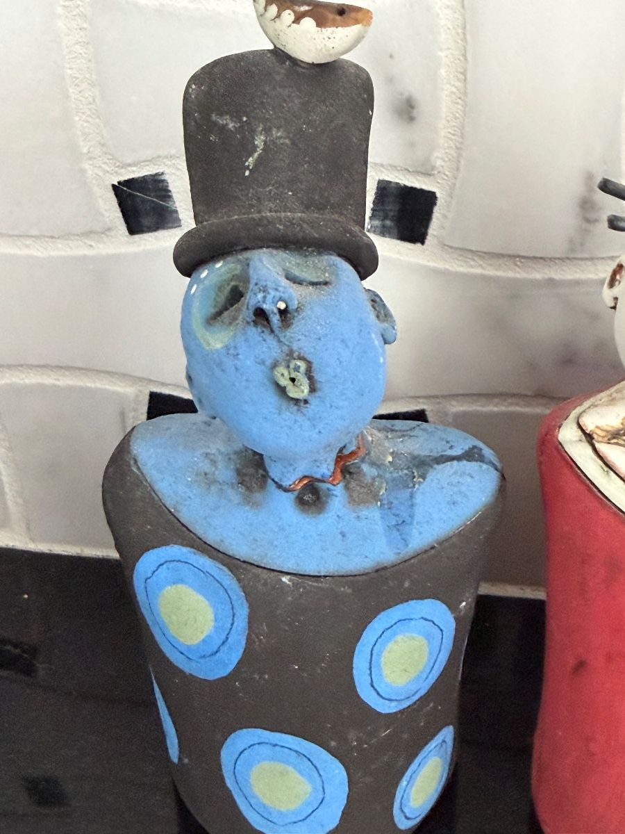 Fabulous furnishings and decor in this Clearwater beauty!