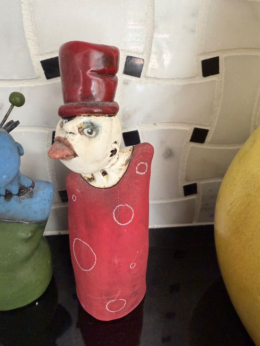 Fabulous furnishings and decor in this Clearwater beauty!