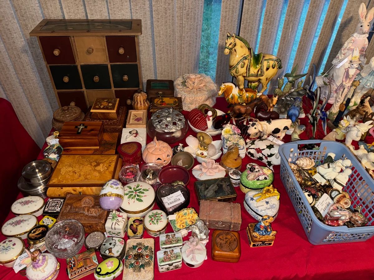 Packed Sebastian Estate Sale! Boyd’s Bears, Rare Collectibles, Furniture & So Much More!