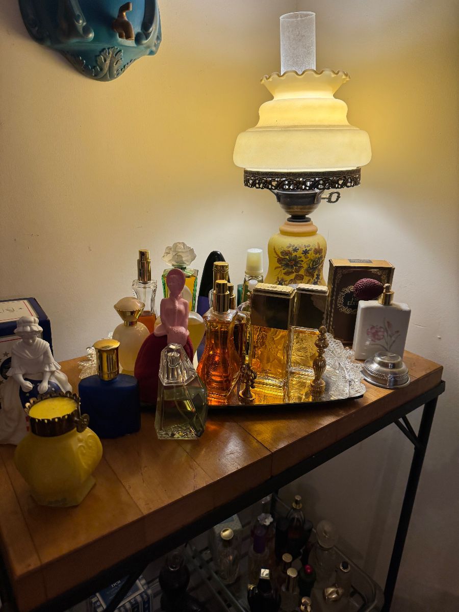 Donna Davis LLC - Antiques Vintage Furniture Accessories Thousands Costume Jewelry