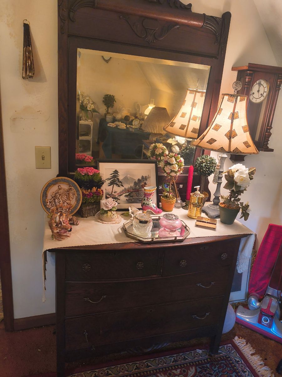Donna Davis LLC - Antiques Vintage Furniture Accessories Thousands Costume Jewelry