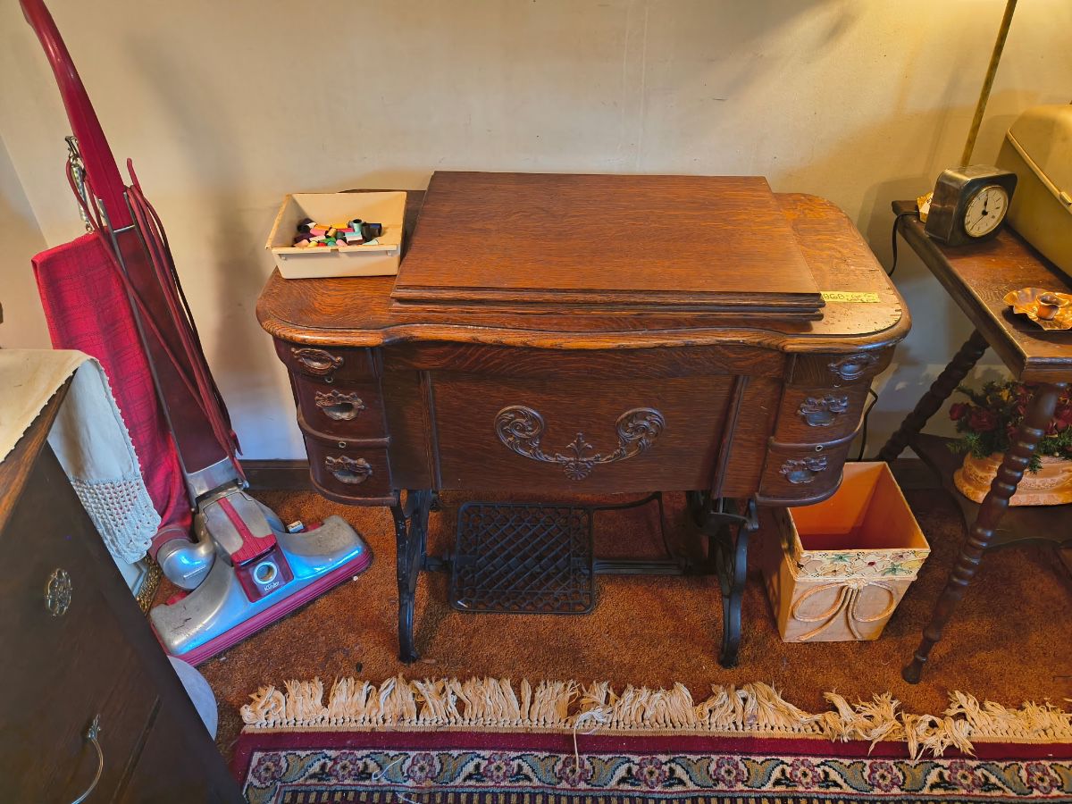 Donna Davis LLC - Antiques Vintage Furniture Accessories Thousands Costume Jewelry