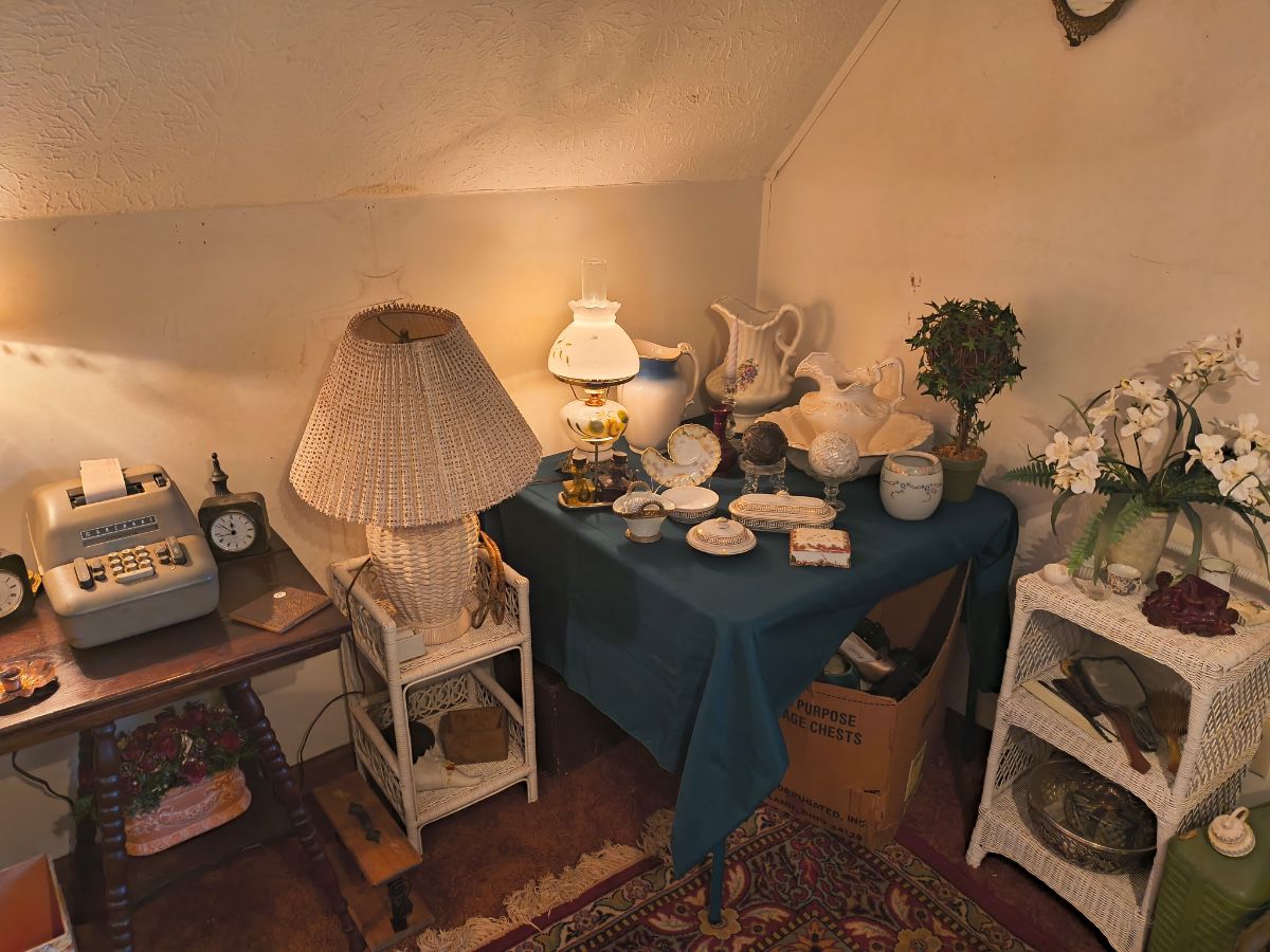 Donna Davis LLC - Antiques Vintage Furniture Accessories Thousands Costume Jewelry
