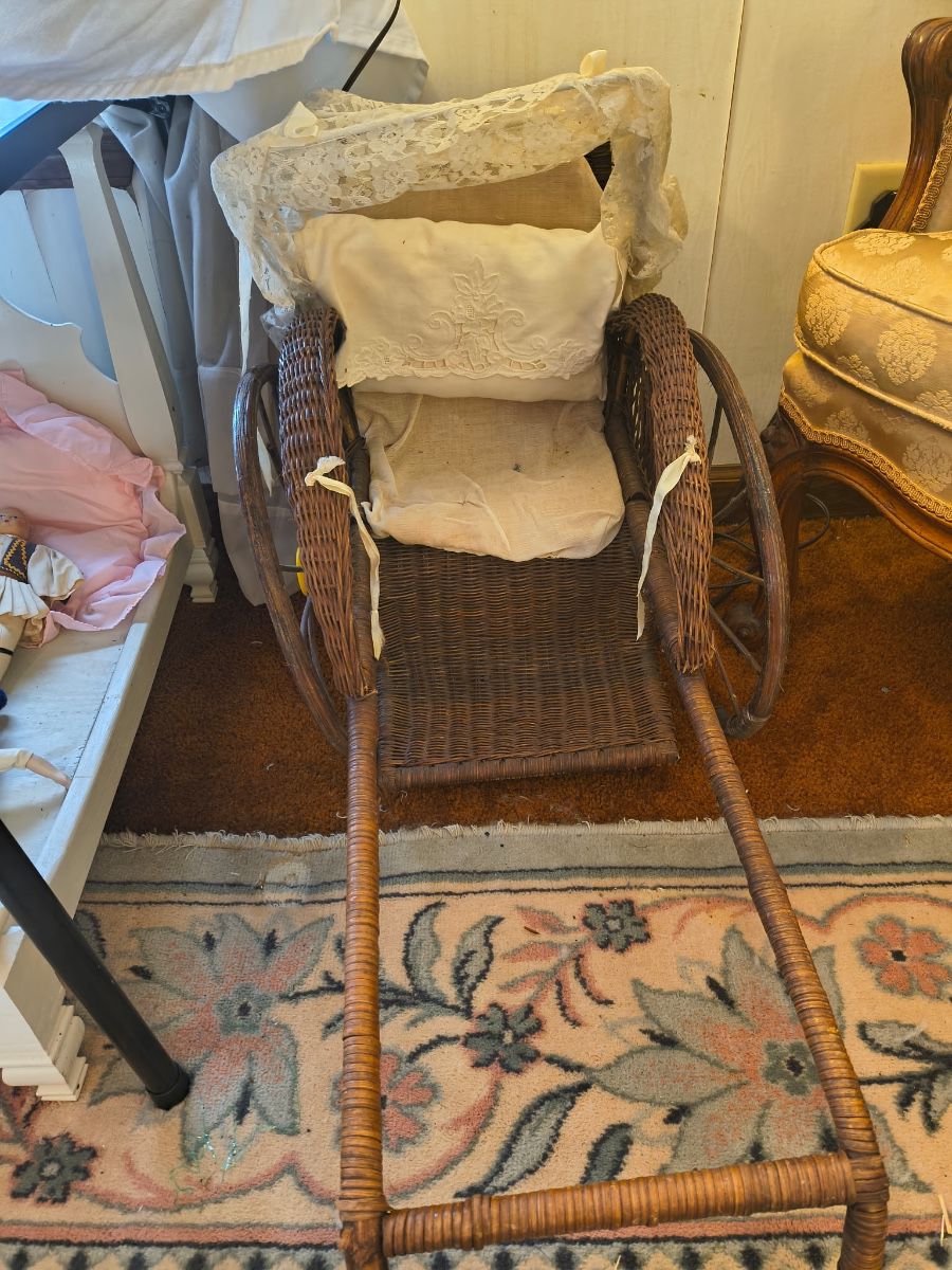 Donna Davis LLC - Antiques Vintage Furniture Accessories Thousands Costume Jewelry