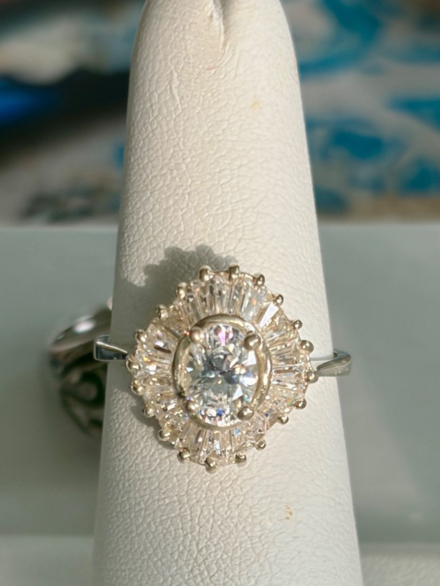 Castaway Has A Great Sale Featuring Jewelry & Vintage!