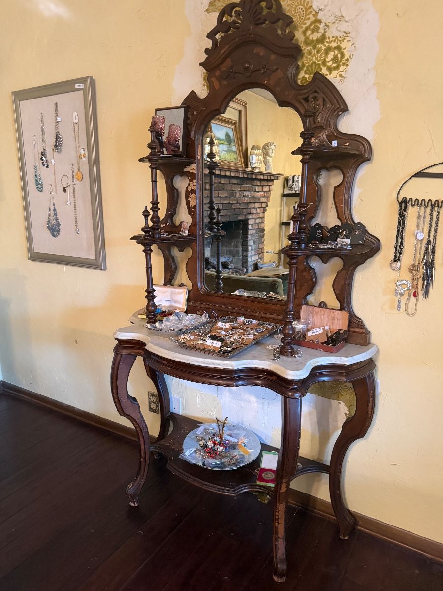 Mid Century Modern (and More!) in Mobile Estate Sale