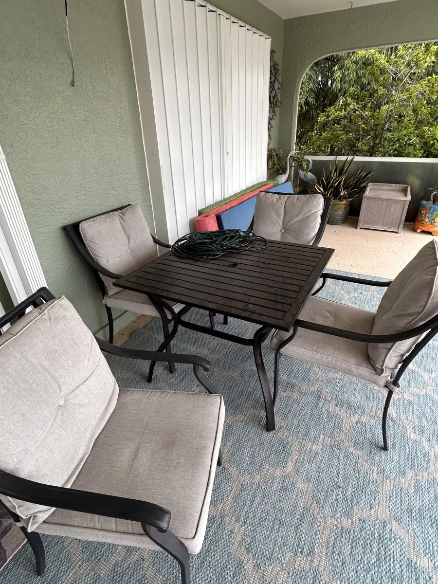 +++Snowbirds Arrive, Prices Dive In Punta Gorda Estate Sale