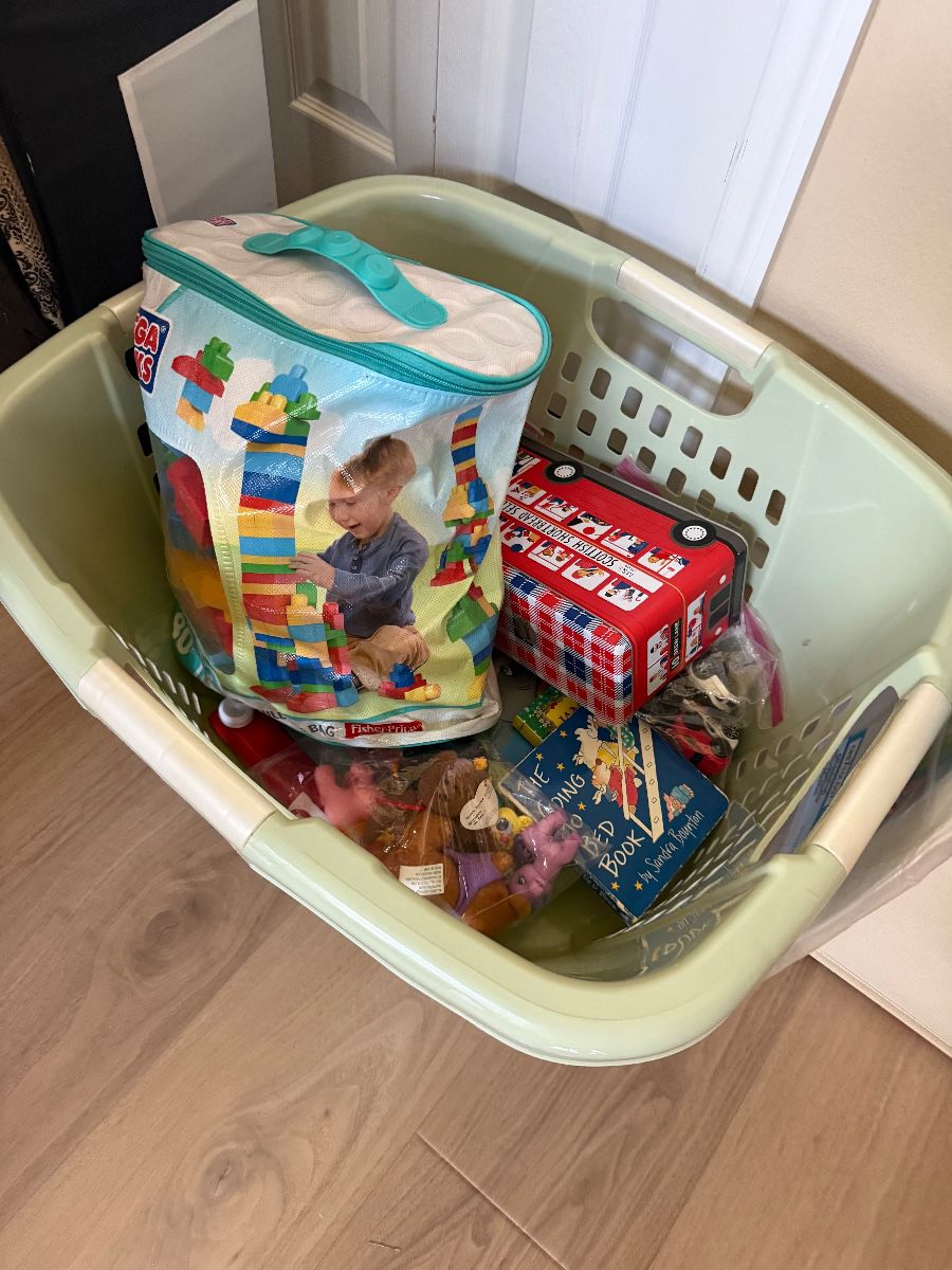 Estate sale in Heritage islse… everything must go! SUPER Clean Items