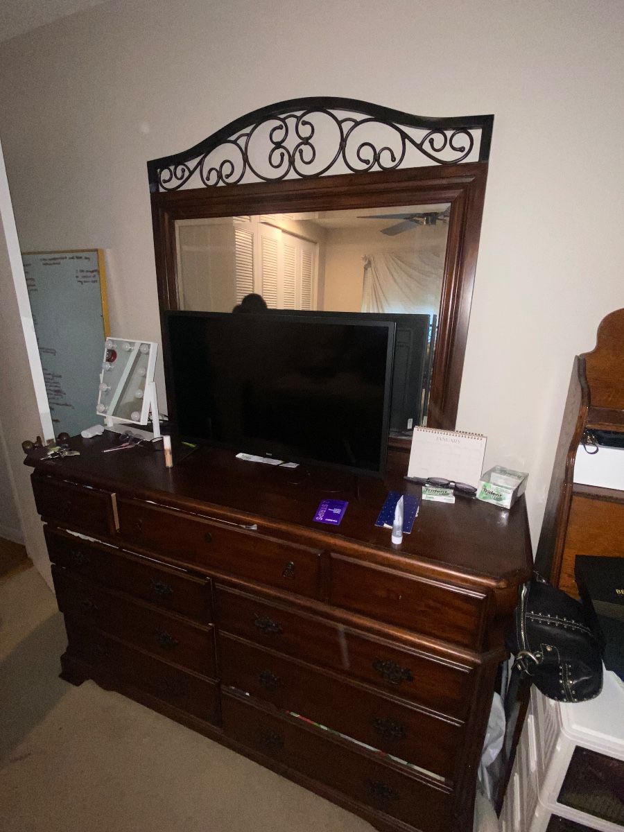 Town n’ Country Estate Sale