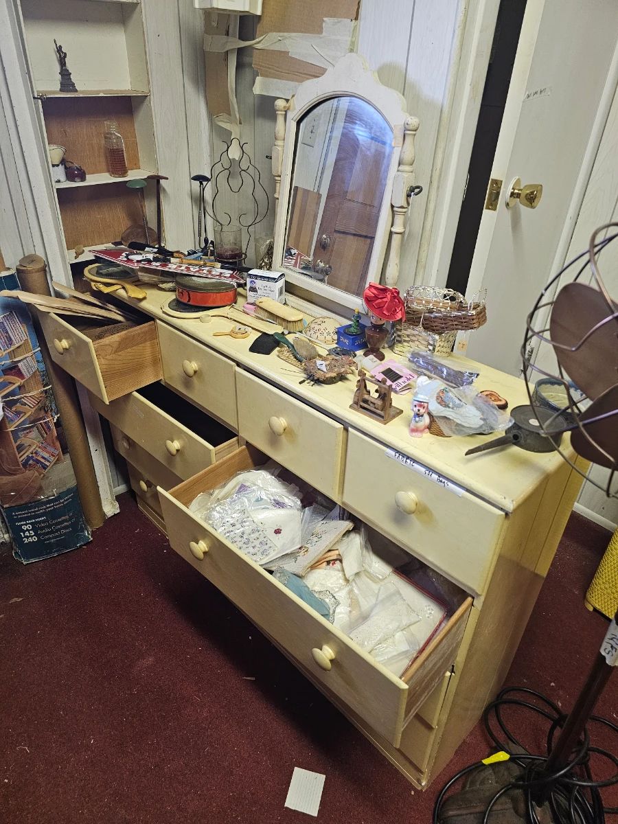 THRILL OF THE HUNT ANTIQUE   FURNITURE & COLLECTIBLES ESTATE SALE BY ALAMO AZTEK ESTATE SALES DFW