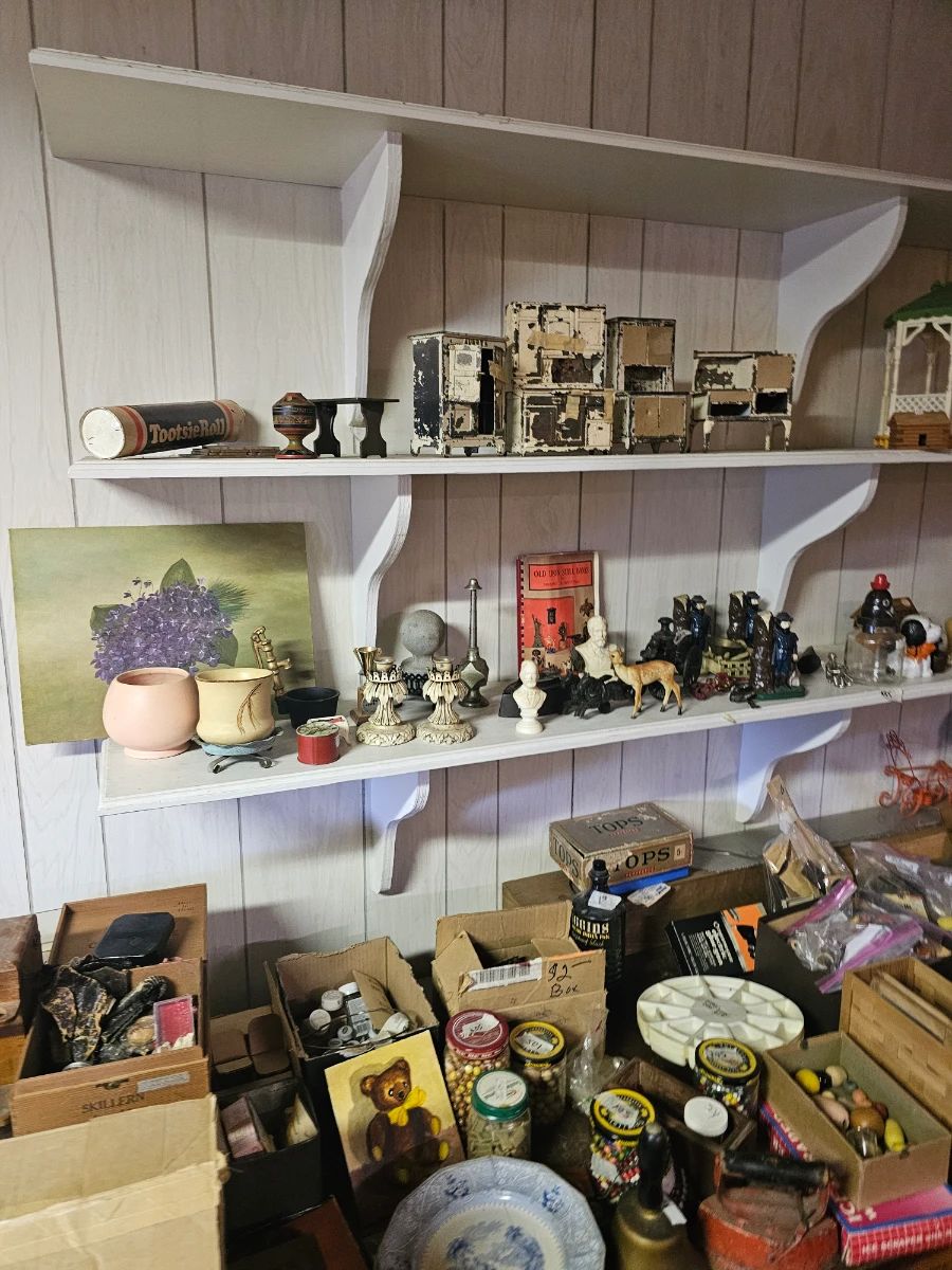THRILL OF THE HUNT ANTIQUE   FURNITURE & COLLECTIBLES ESTATE SALE BY ALAMO AZTEK ESTATE SALES DFW