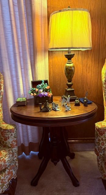 ~Incredible Arlington Collectors Estate! Vintage Fashion, Furs, Toys, Glass, MCM, Rugs, Clocks, Art