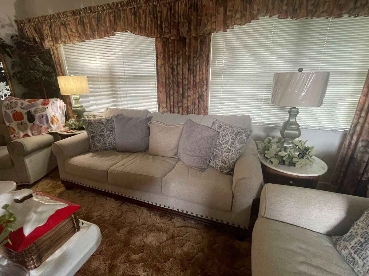 HUGE sale in North Lakeland...