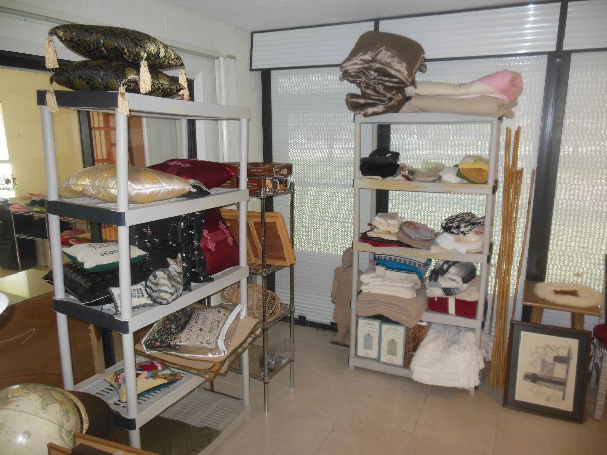 ESTATE SALE PICKERS DELIGHT