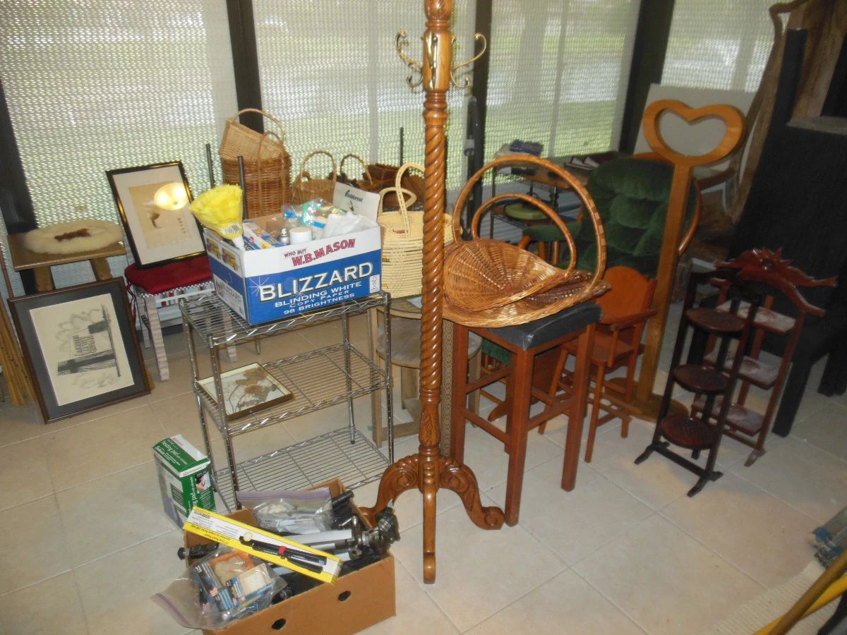 ESTATE SALE PICKERS DELIGHT