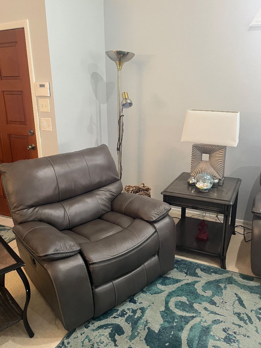 Coastal decor with modern furnishings at Palm Harbor condo