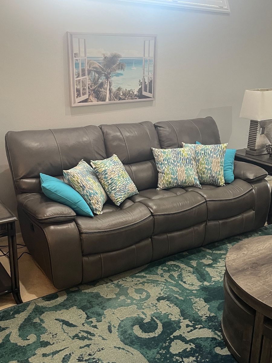 Coastal decor with modern furnishings at Palm Harbor condo