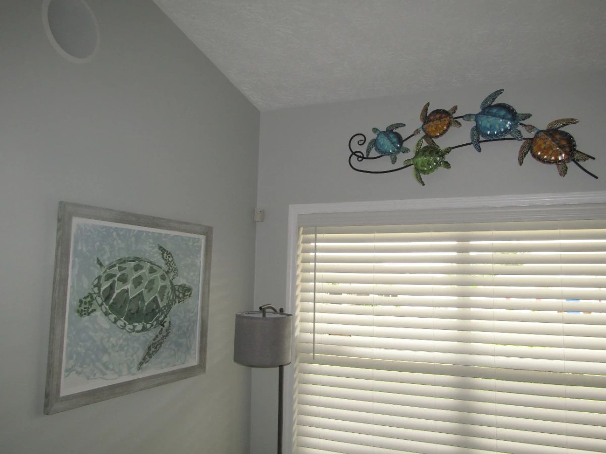 Clean, Cozy, Beachy Feel Home W/ Fun Contents