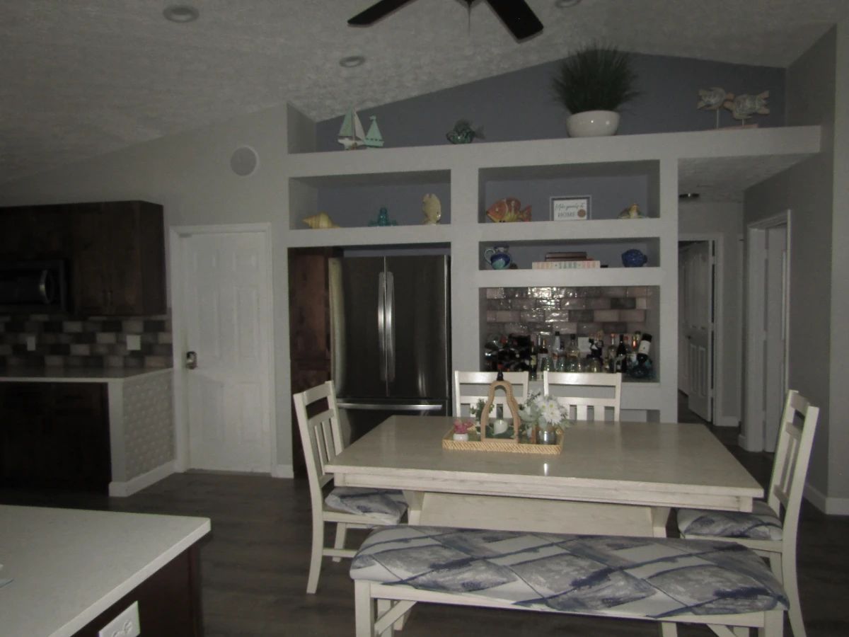 Clean, Cozy, Beachy Feel Home W/ Fun Contents