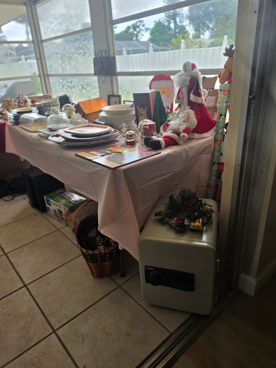 MARY BEE'S ESTATE SALE