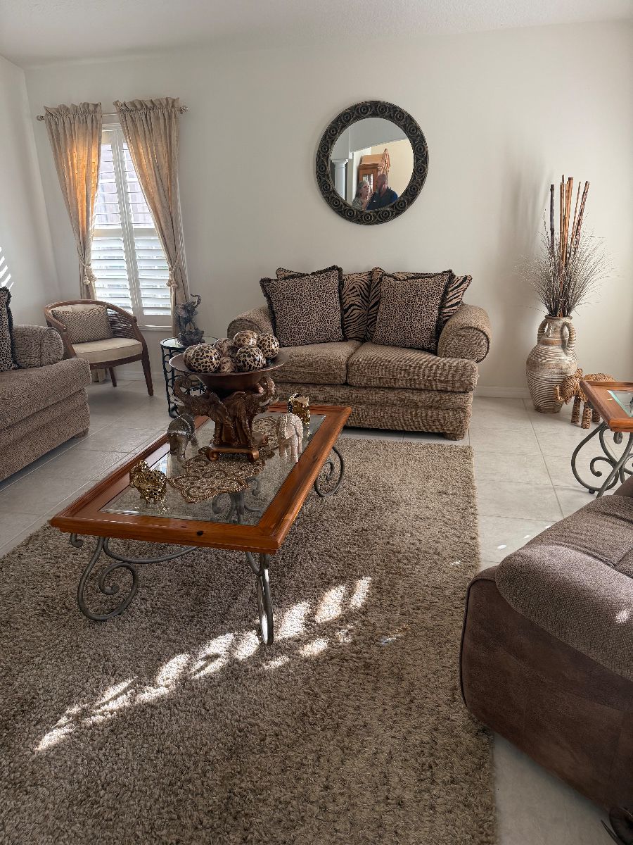 Lovely Viera Home many nice items clean clean clean