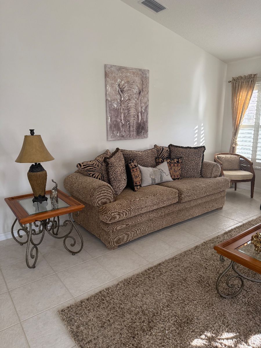 Lovely Viera Home many nice items clean clean clean
