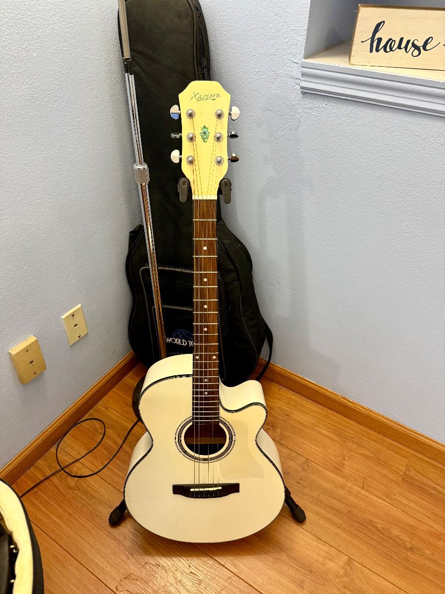 Xavier Acoustic Guitar with Gig Bag and Stand