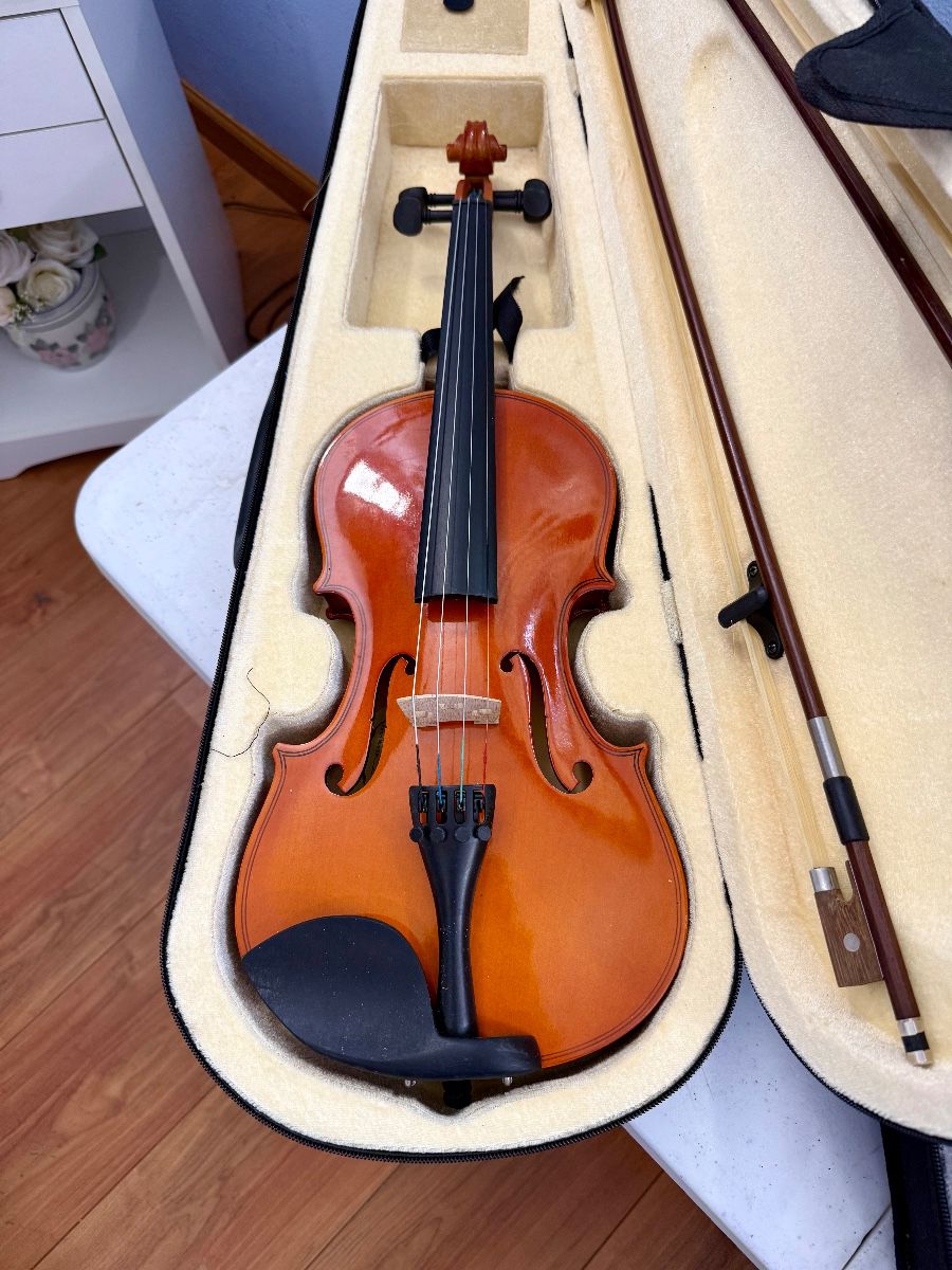 Student Violin Outfit with Bow and Case