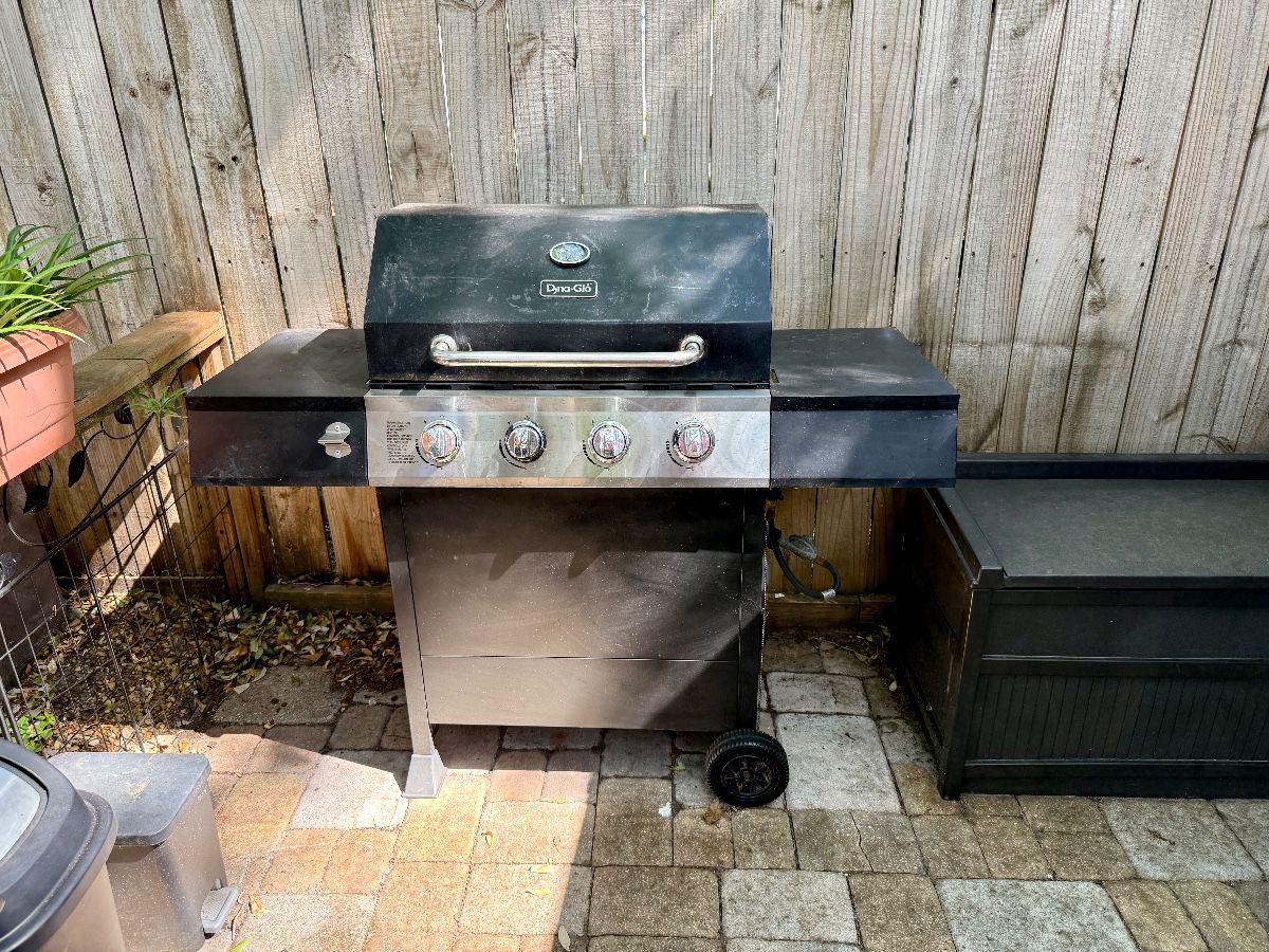 Dyna-Glo 4-Burner Propane Grill