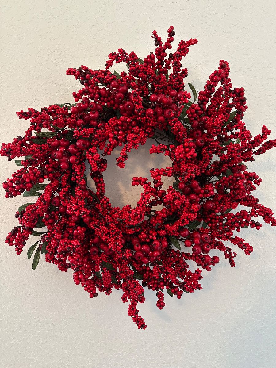 Artificial Berry & Foliage Wreath Decorations