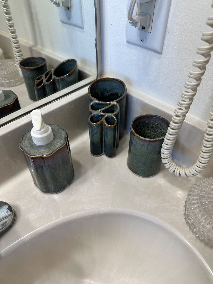 Glazed Ceramic Bathroom Accessory Group