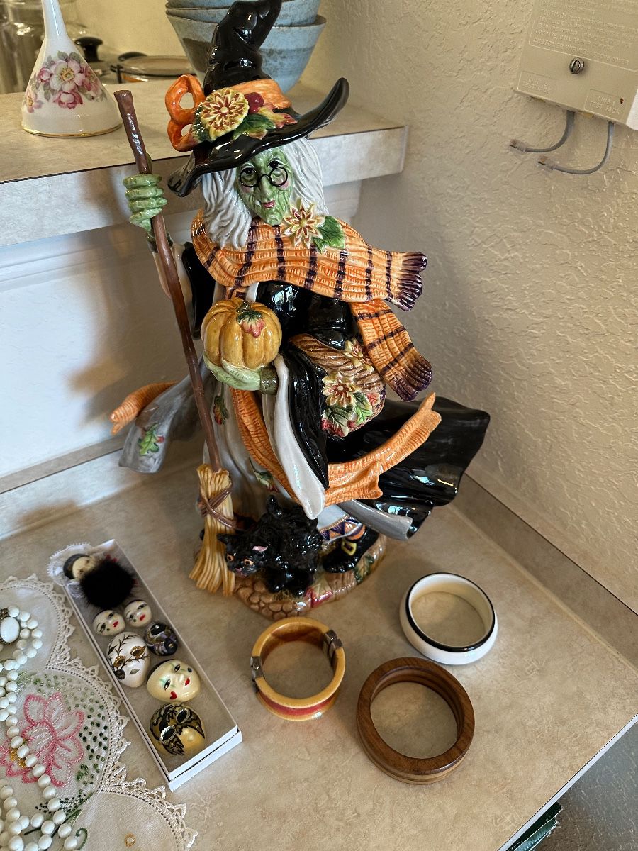 Valerie Parr Hill Halloween Witch Figurine