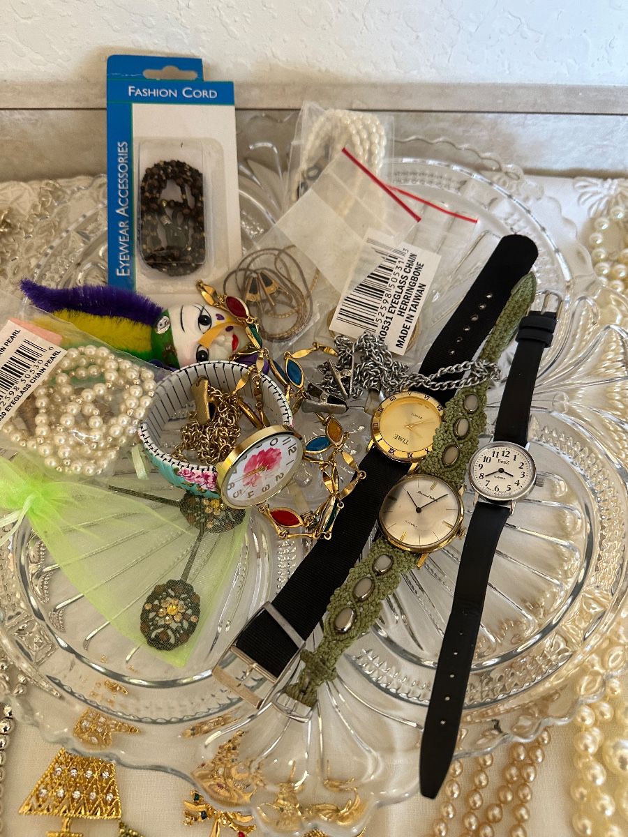 Jewelry & Accessories Assortment