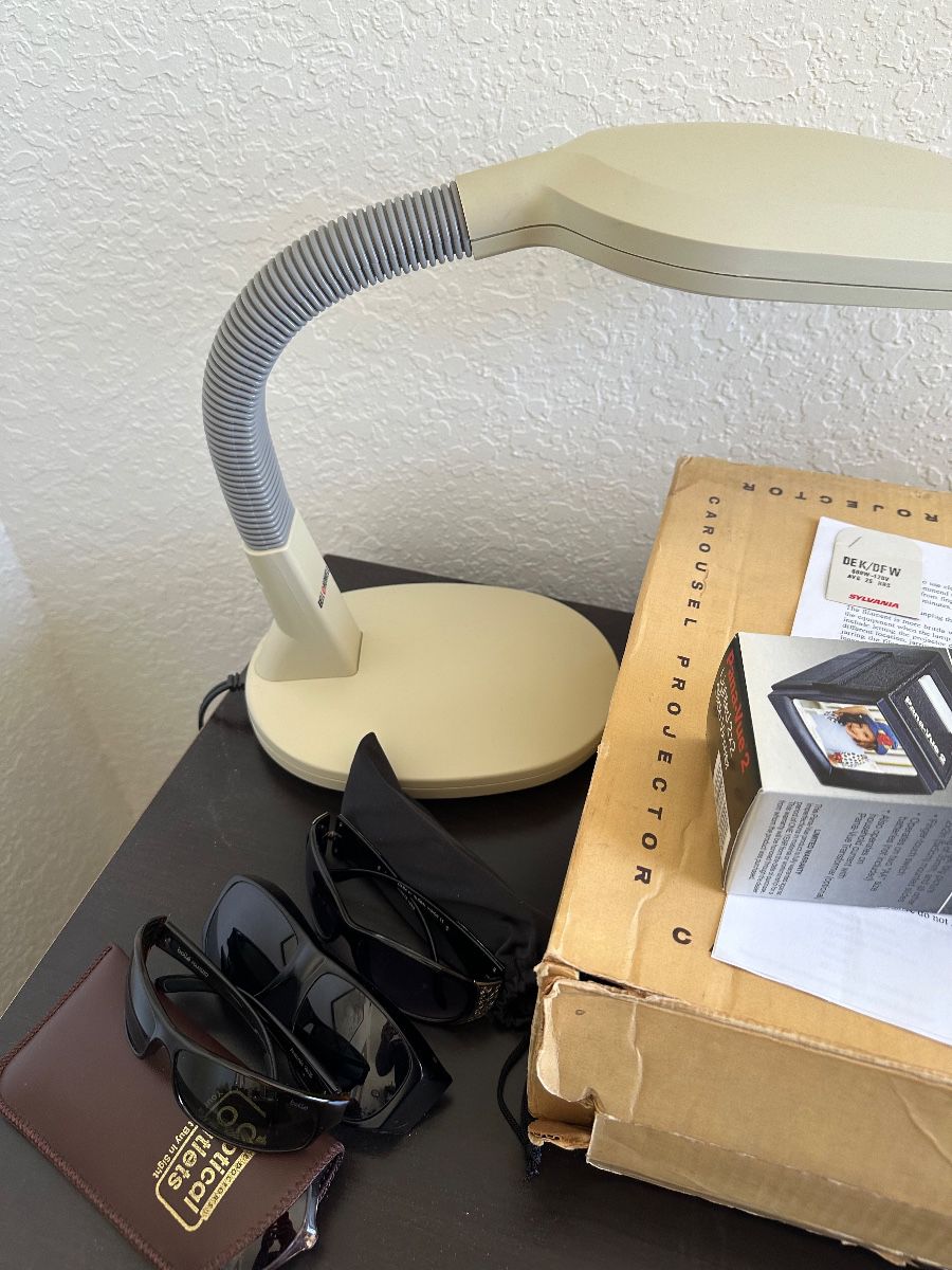 Sylvania Carousel Projector and Desk Lamp Assortment