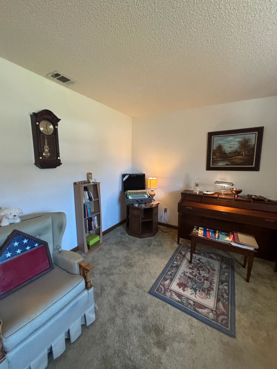 DES 1 DAY SALE SATURDAY ONLY - NICEVILLE - ANTIQUES, VINTAGE FINDS, COLLECTIBLES, VINYL, AND MORE!